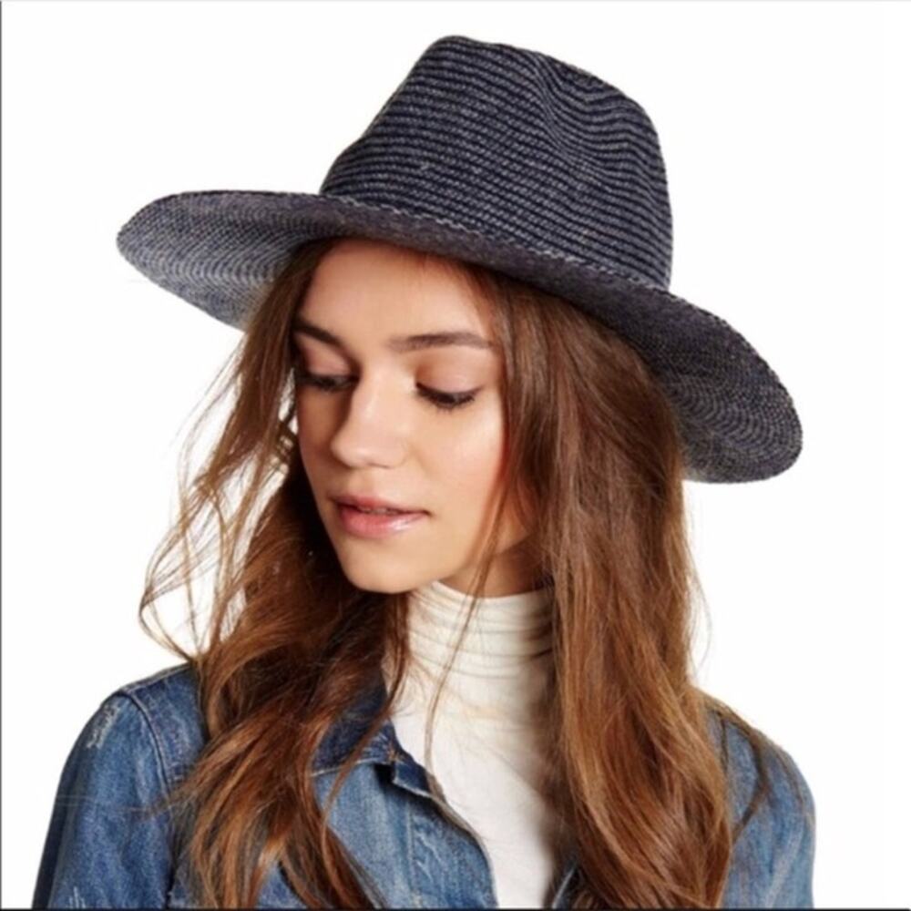 VINCE CAMUTO Wool Hat in Navy Blue